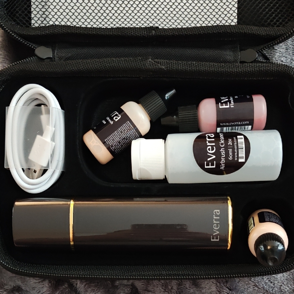 Everra Makeup Kit with Black Case